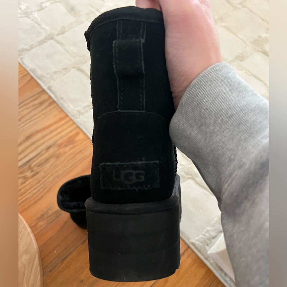 Black platform Uggs - Picture 2 of 4